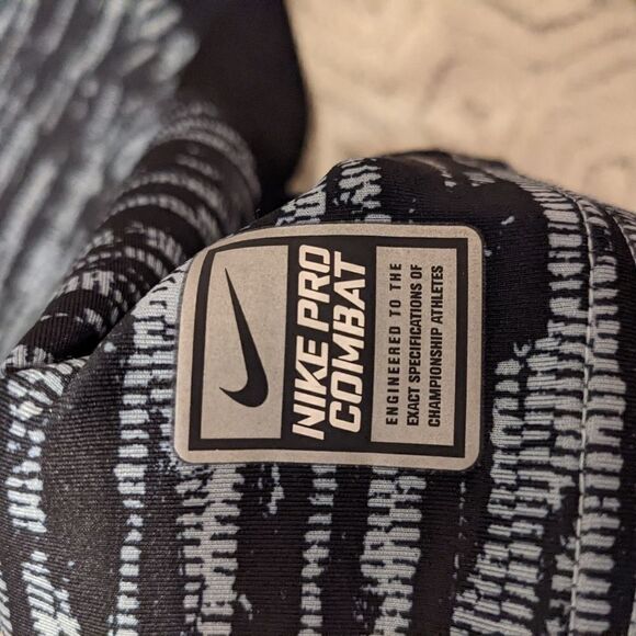 NIKE PRO COMBAT Dri fit max compression size Small @X - Picture 11 of 13